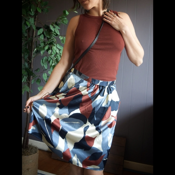 🖤5for30🖤 Vera Wang color block contemporary graphic satin skirt. - Picture 1 of 2